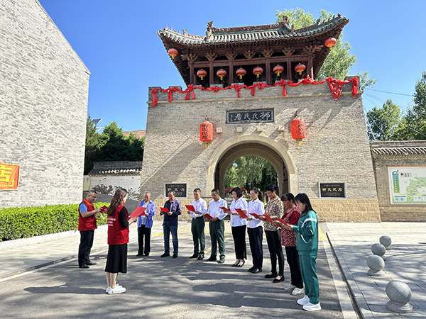 a34238a4b6674de1a1b960fe572b09c4.jpg 2023年6月9日,沁水县市场监督管理局中村所,在4A级景区柳氏民居,开展“文明旅游 法治同行”宣传活动.jpg