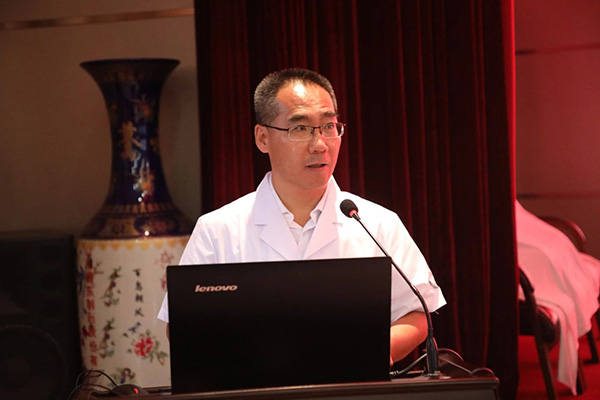 1e37de74ea7140a29252fd404cedb454.jpg 冯振宇副院长主持会议.jpg