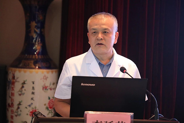 77412bc578084db9afc9af8d32564709.jpg 黄安副院长主持拜师仪式.jpg