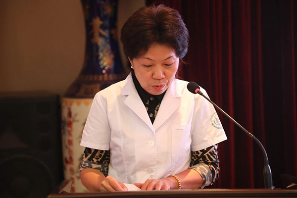 fd307837f08a4d5c9dfaf5980902ddf2.jpg 李二梅副院长介绍十位指导老师.jpg