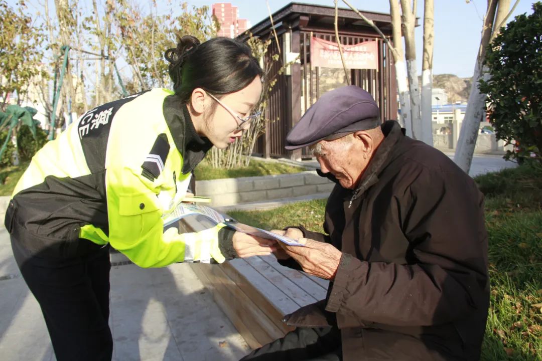 07b5bed692fc48a99aa765316a5d4a32.jpg 640.jpg