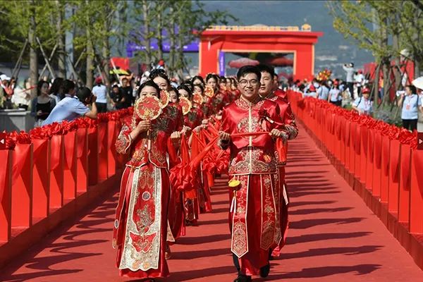 b7a26cbd5ba64c89ba60502df6ed9c52.jpg 2.jpg