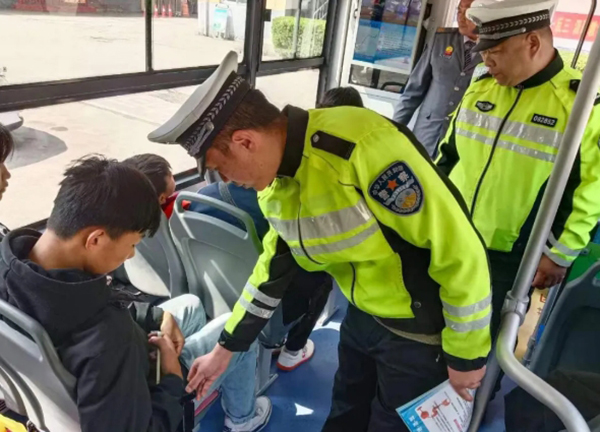 d15cdcbabda44fe6b95709190e101904.jpg 1.jpg