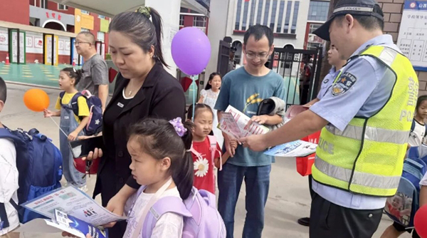 99325c1ec18d4472a4edaf6a4933182d.jpg 4.jpg