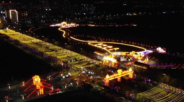 交城县花灯游园会（田谷仓 摄）   .jpg