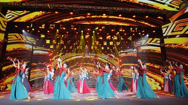 交城县春节联欢晚会现场（褚泰杰 摄）.jpg